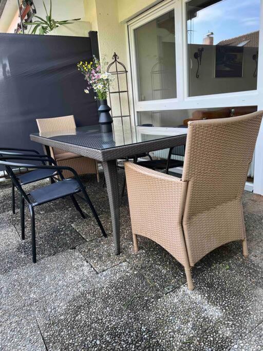 Reiheneckhaus Mit Garten Und Terasse テットナング エクステリア 写真