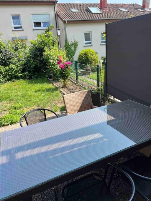 Reiheneckhaus Mit Garten Und Terasse テットナング エクステリア 写真